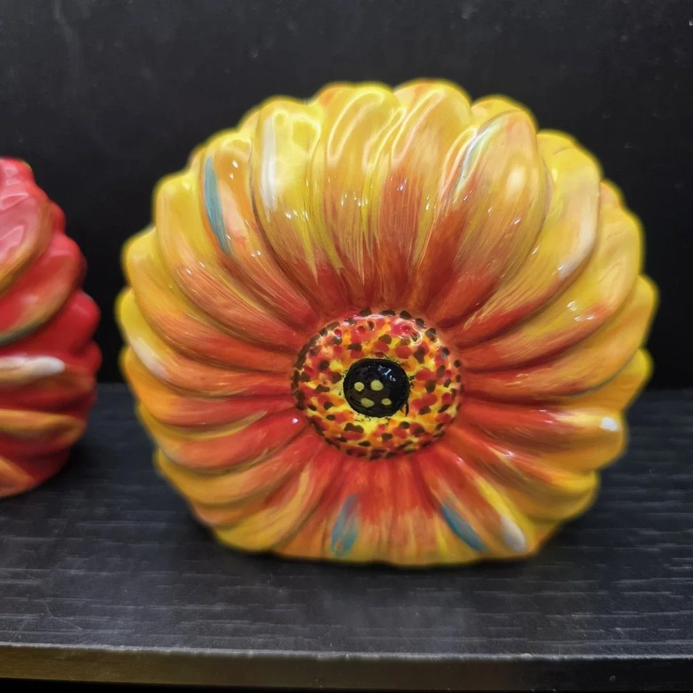 Clay Art Sunflower Salt And Pepper  Shakers And Trivet‎